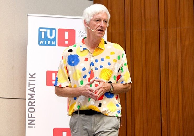 In his lecture, Peter Norvig gave many examples about machine learning. — Picture: Nadja Meister / TU Wien Informatics