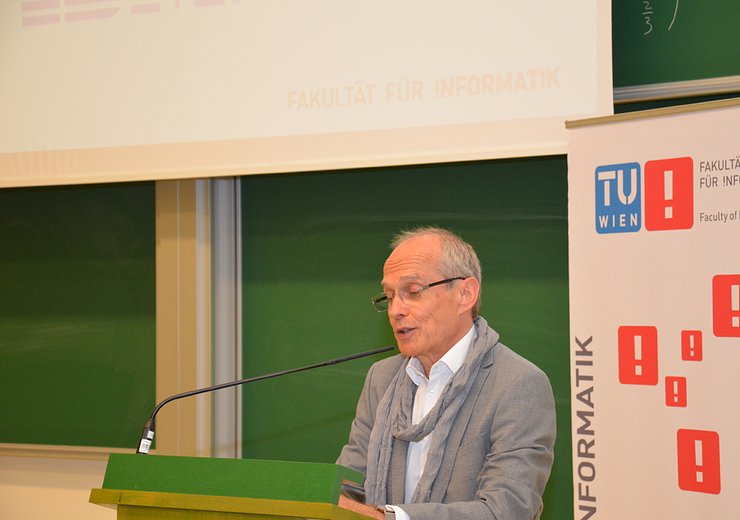 Dekan Gerald Steinhardt eröffnet den 20. EPILOG — Picture: TU Wien Informatics