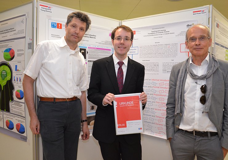 Emanuel Sallinger gewinnt den Best Poster Award (im Bild mit Institutsvorstand Thomas Eiter und Dekan Gerald Steinhardt) — Picture: TU Wien Informatics