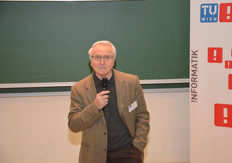 Prof. Henri Angelino stellt das NII Tokyo vor — Picture: TU Wien Informatics