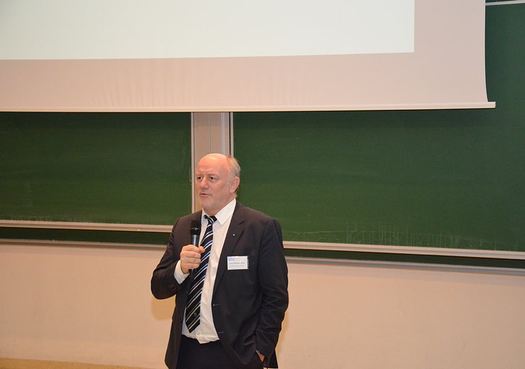 Vizerektor Eberhardsteiner begrüßt die Anwesenden — Picture: TU Wien Informatics