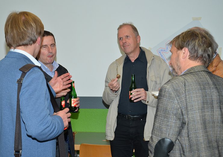 Diskussionen beim anschließenden Buffet — Picture: TU Wien Informatics