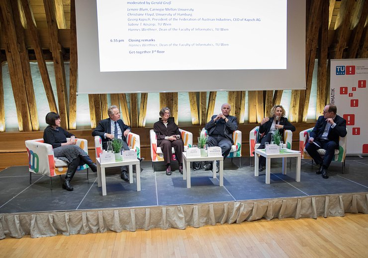 Discussion — Picture: Christian Lendl