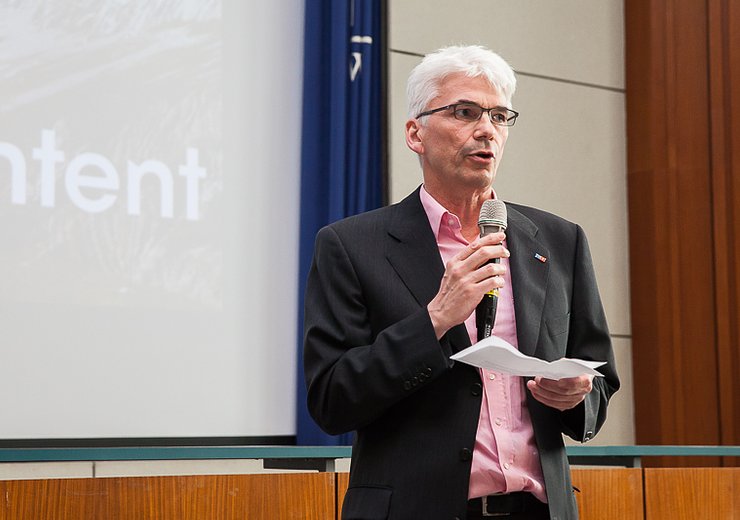 Uwe Egly from the Dean’s Team welcoming Vienna Gödel Lecture speaker Ricardo Baeza-Yates and the audience. — Picture: Nadja Meister / TU Wien Informatics