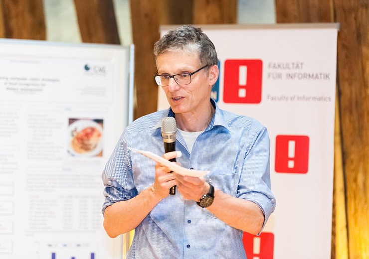 R. Pichler, stv. Studiendekan, moderierte den EPILOG — Picture: Jan Gott / TU Wien