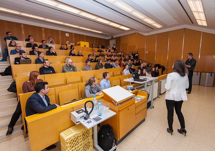 Gerta Sheganaku: "Optimized Auto Scaling of Elastic Processes in the Cloud using Docker Containers"