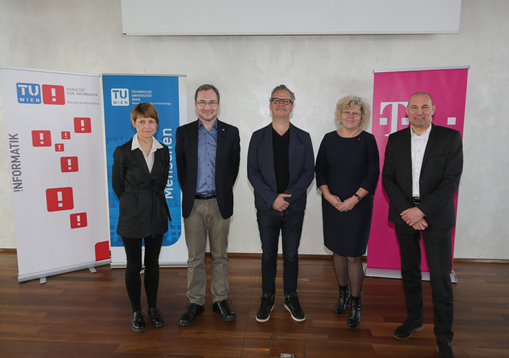 Angela Ittel (TU Berlin), Prof. Allan Hanbury (TU Wien), John Calian (T-Labs), Rektorin Sabine Seidler (TU Wien), Rüdiger Köster (T-Mobile) (v.l.n.r.)