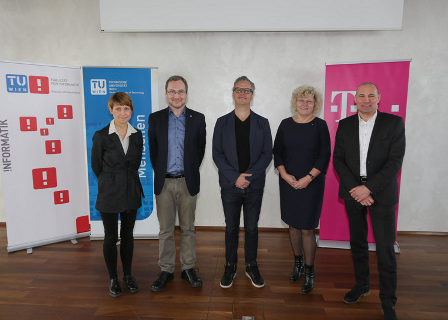 Angela Ittel (TU Berlin), Prof. Allan Hanbury (TU Wien), John Calian (T-Labs), Rektorin Sabine Seidler (TU Wien), Rüdiger Köster (T-Mobile) (v.l.n.r.)