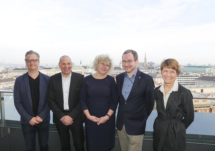 v.li.n.re.:John Calian, Vice President T-Labs, Rüdiger Köster, CTO T-Mobile Austria, Sabine Seidler, Rektorin der TU Wien, Allan Hanbury, Professor für Data Intelligence, TU Wien, Angela Ittel, Vizepräsidentin für Internationales und Lehrkräftebildung, TU