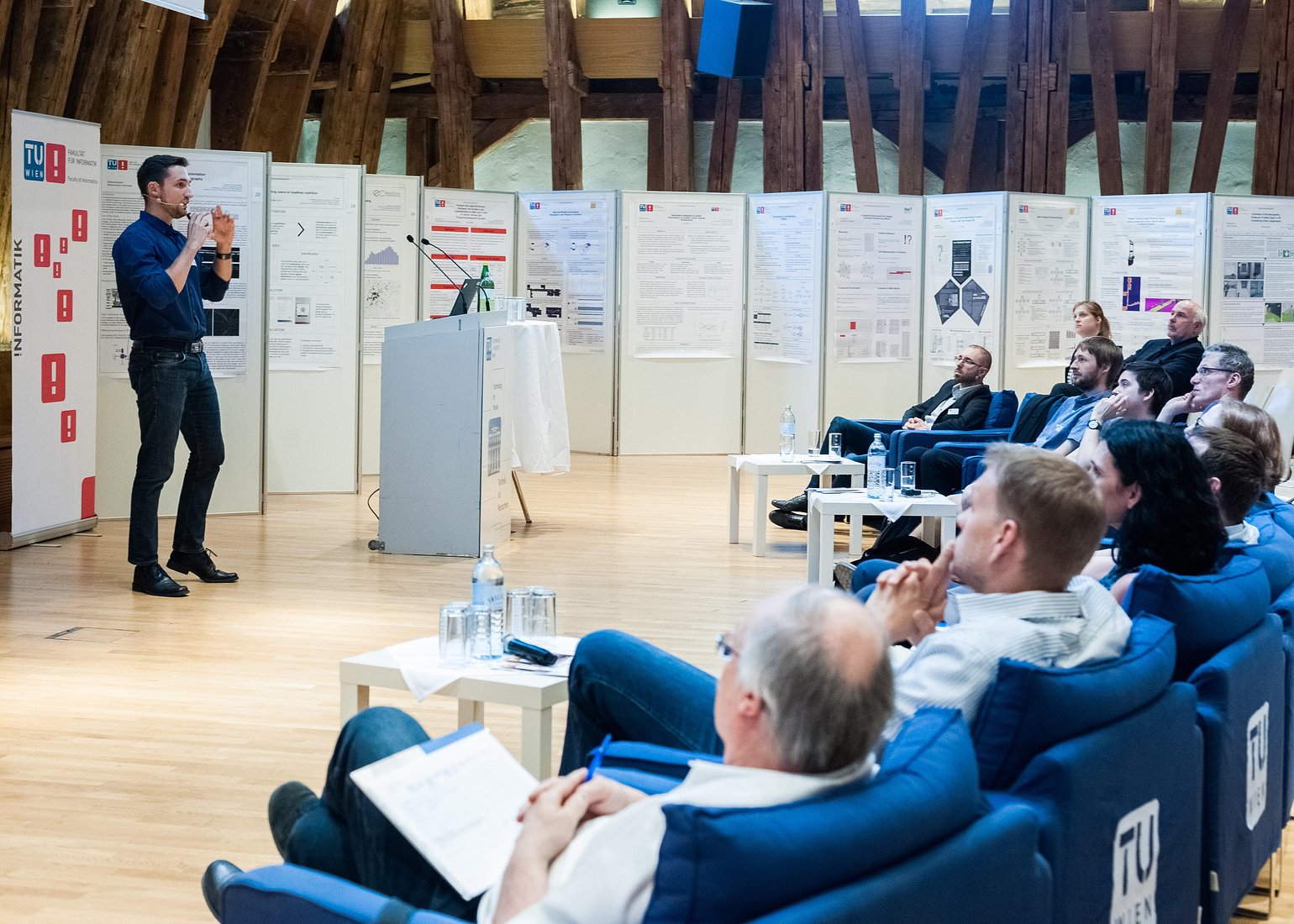 Wettkampf um den Titel "Distinguished Young Alumnus/Alumna" + umfassende Posterausstellung im Kuppelsaal