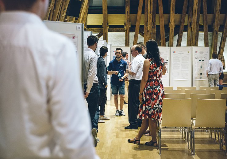 Guests explore the poster exhibition. — Picture: Amélie Chapalain / TU Wien Informatics