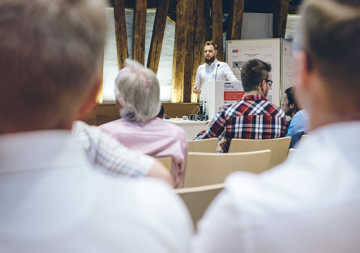 Nominee for the Distinguished Young Alumn Award Lukas Prost presents his thesis. — Picture: Amélie Chapalain / TU Wien Informatics