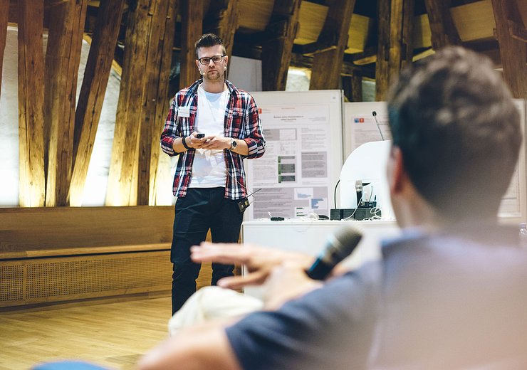 Nominee for the Distinguished Young Alumn Award, Philipp Frauenthaler, answers the jury’s questions after his presentation of his thesis. — Picture: Amélie Chapalain / TU Wien Informatics