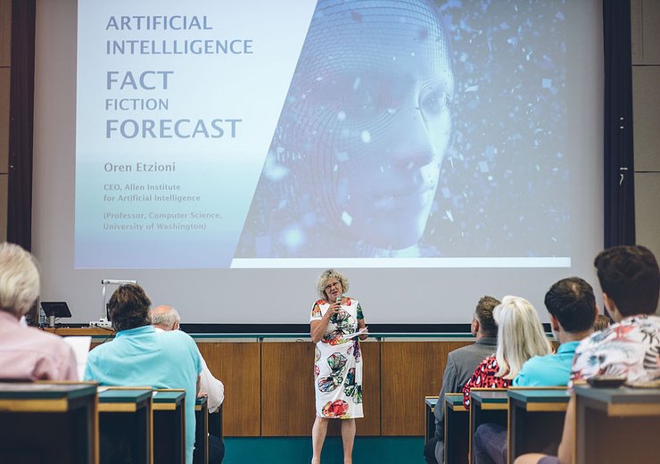 Sabine Seidler gives a welcome address. — Picture: Amélie Chapalain / TU Wien Informatics