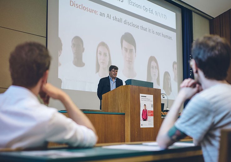 Oren Etzioni at the 2019 Vienna Gödel Lecture. — Picture: Amélie Chapalain / TU Wien Informatics