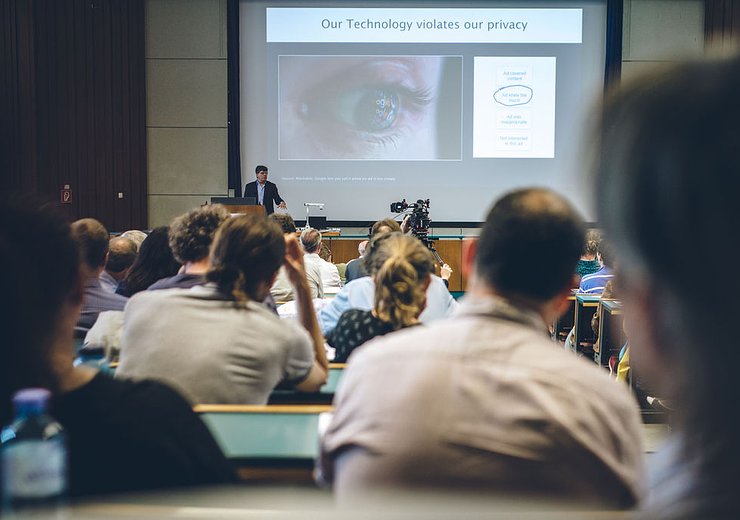 Oren Etzioni at the 2019 Vienna Gödel Lecture. — Picture: Amélie Chapalain / TU Wien Informatics