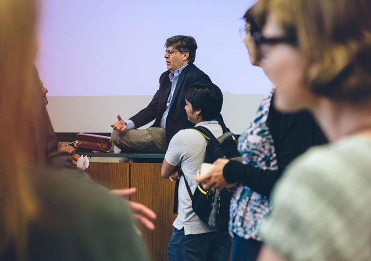 Oren in discussion with the audience. — Picture: Amélie Chapalain / TU Wien Informatics