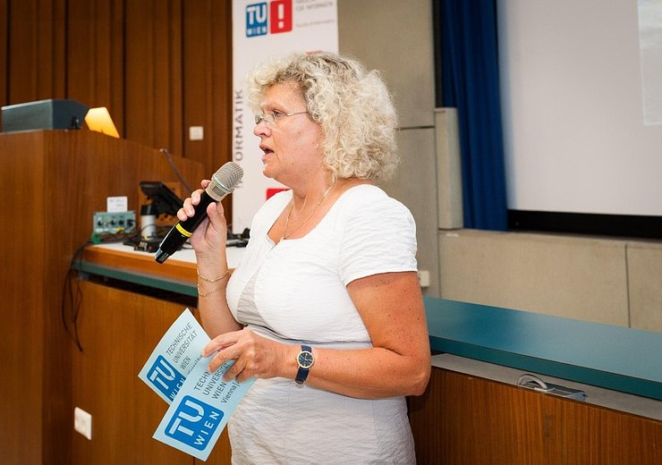 TU Wien Rector Sabine Seidler greeting the audience of the 2018 Vienna Gödel Lecture with Manuel Blum. — Picture: Jan Gott / TU Wien Informatics
