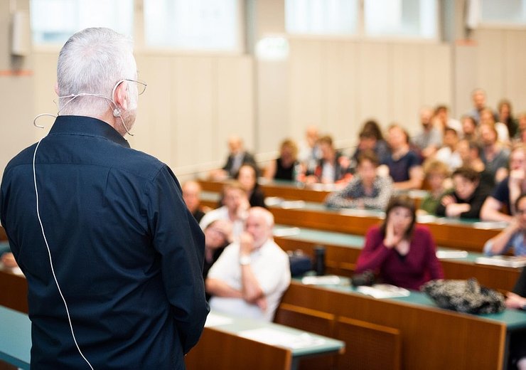 Manuel Blum talked about artificial intelligence that feels love, fear, hate, or happiness. — Picture: Jan Gott / TU Wien Informatics