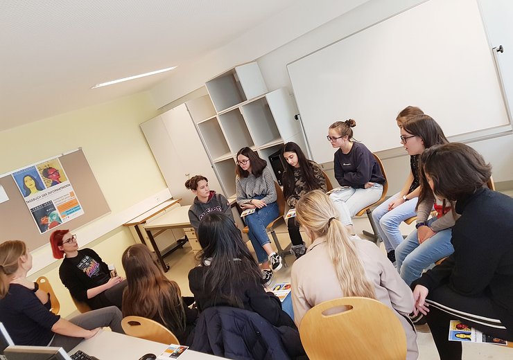 Martina Lindorfer tries to help girls develop positive attitudes towards computer science. — Picture: ADA - Algorithmen Denken Anders