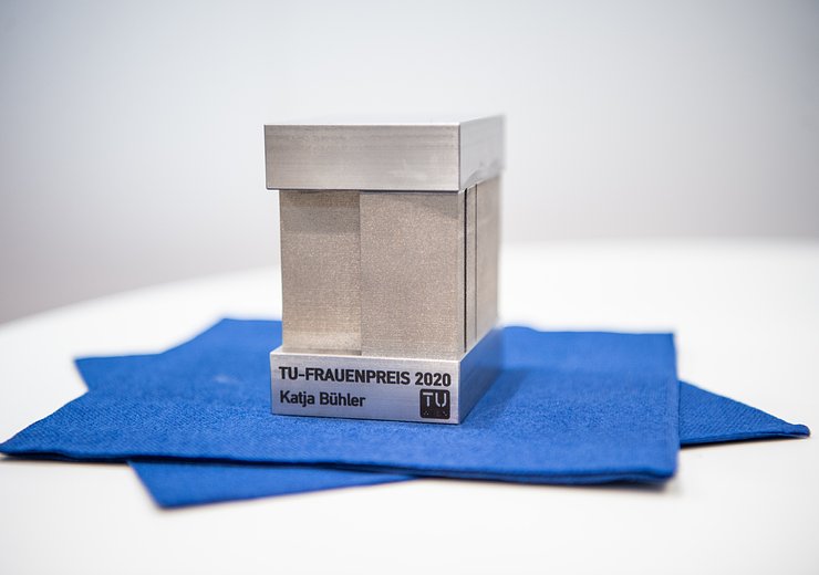 The sculpture was especially made by the Institute of Production Engineering and Photonic Technologies for this year’s Women’s Award. — Picture: Luiza Puiu, luizapuiu.com