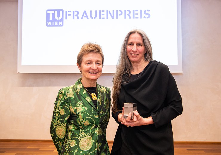 Dean Gerti Kappel and award winner Katja Bühler.