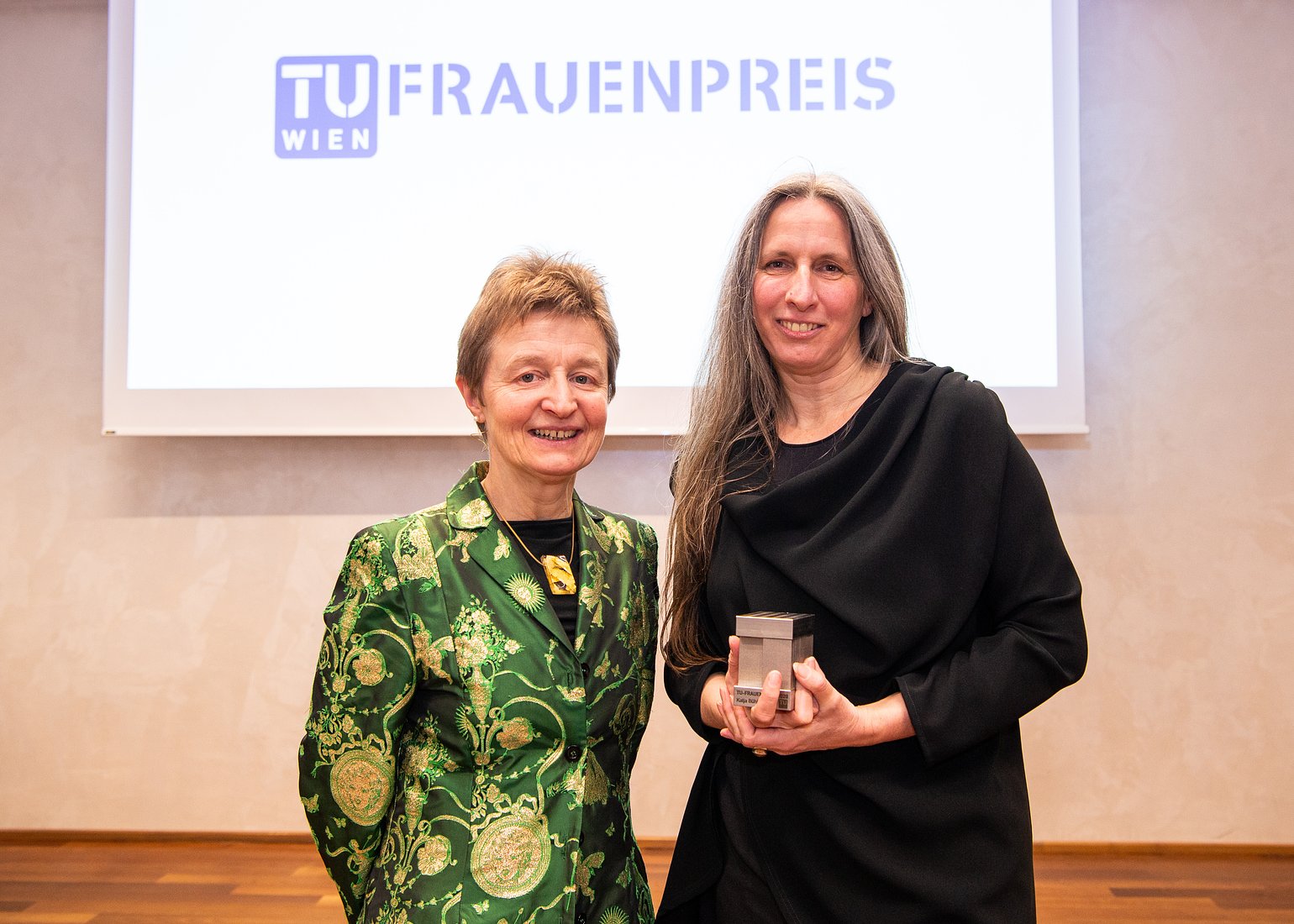 Dean Gerti Kappel and award winner Katja Bühler.