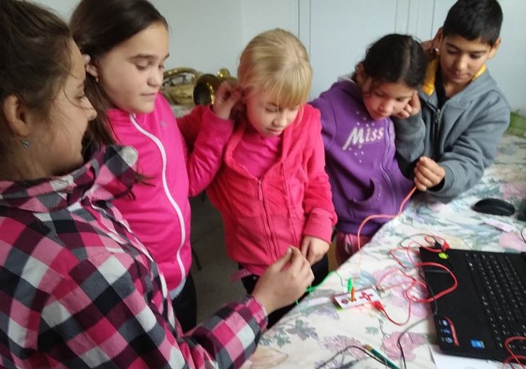 Children in marginalized Roma communities get access to digital education.