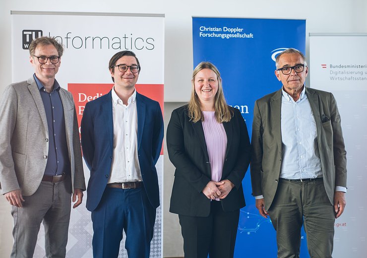 Julia Neidhardt with her cooperation partners, Siegmar Schlager &amp; Florian Jungnikl-Gossy from Falter Verlagsgesellschaft m.b.H. (l) and Bernhard Krüpl-Sypien from YKMB Software GmbH (r). — Picture: Amélie Chapalain / TU Wien Informatics
