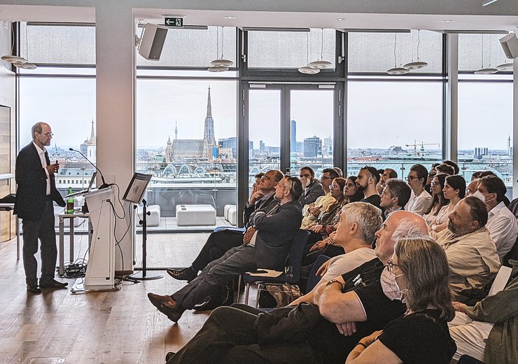Edward A. Lee gives his lecture against the backdrop of Vienna at TUtheSky. — Picture: Theresa Aichinger-Fankhauser / TU Wien Informatics