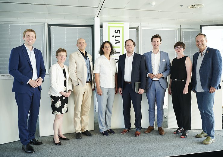 Philipp Gady (WKO), Gerti Kappel (TUW), Gerd Hesina (VRVis), Judith Engel (ÖBB), Martin Pischler (RHI Magnesita), Florian Frauscher (BMDW), Henriette Spyra (BMK) and Andreas Januskovecz (Stadt Wien). — Picture: Martin Hörmandinger / APA