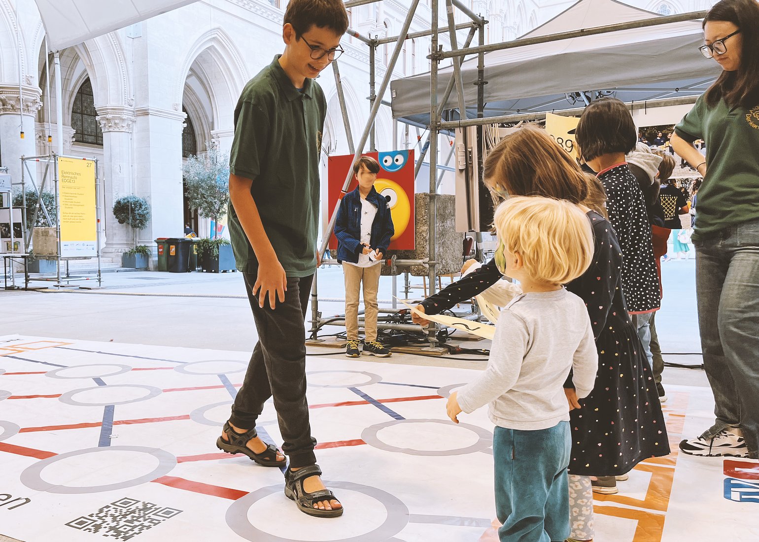 As playful as the party-game twister, but shows how an algorithm actually works – the sorting network mat.