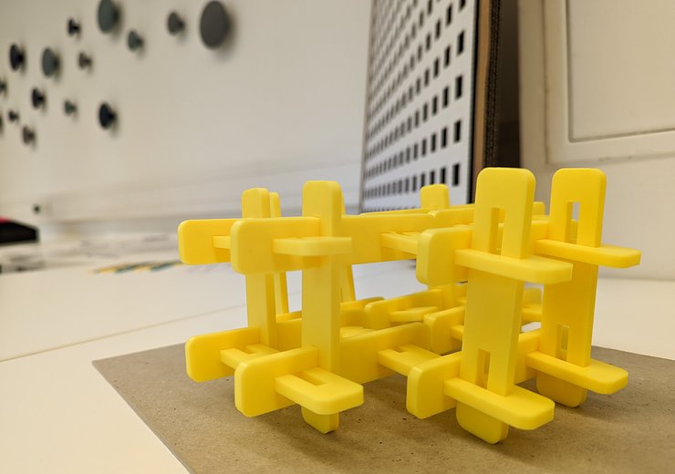 You can learn about computers without even using one – this 3D printed structure is used to explain the divide and conquer principle. — Picture: Theresa Aichinger-Fankhauser / TU Wien Informatics