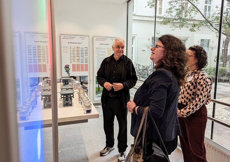 Gerald Futschek explains the basic concepts of computational thinking guiding through the "Abenteuer Informatik" exhibit. With Doris Wagner and Anna Franzkowiak (fltr). — Picture: Theresa Aichinger-Fankhauser / TU Wien Informatics