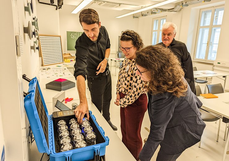 Preparing for action – Lukas Lehner and Gerald Futschek explain the Sphero Bolt coding robots to guests Anna Franzkowiak and Doris Wagner.