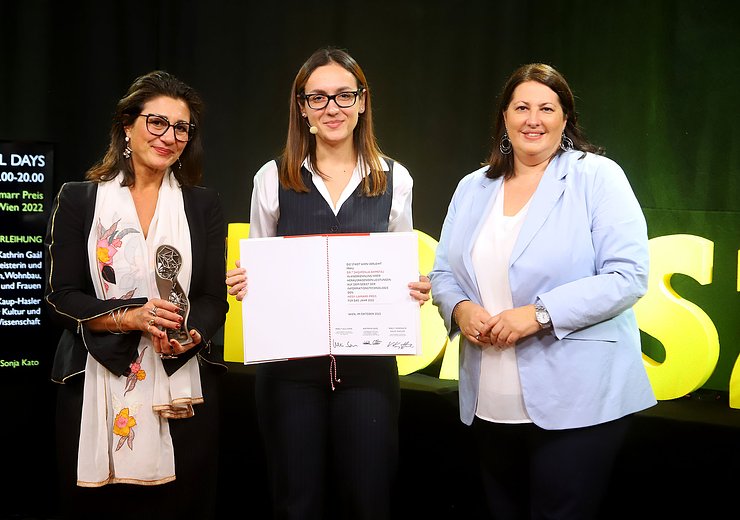Science City Councilor Veronica Kaup-Hasler, Shqiponja Ahmetaj, and Vice Mayor and Women's City Councilor Kathrin Gaál (fltr). — Picture: PID/VOTAVA