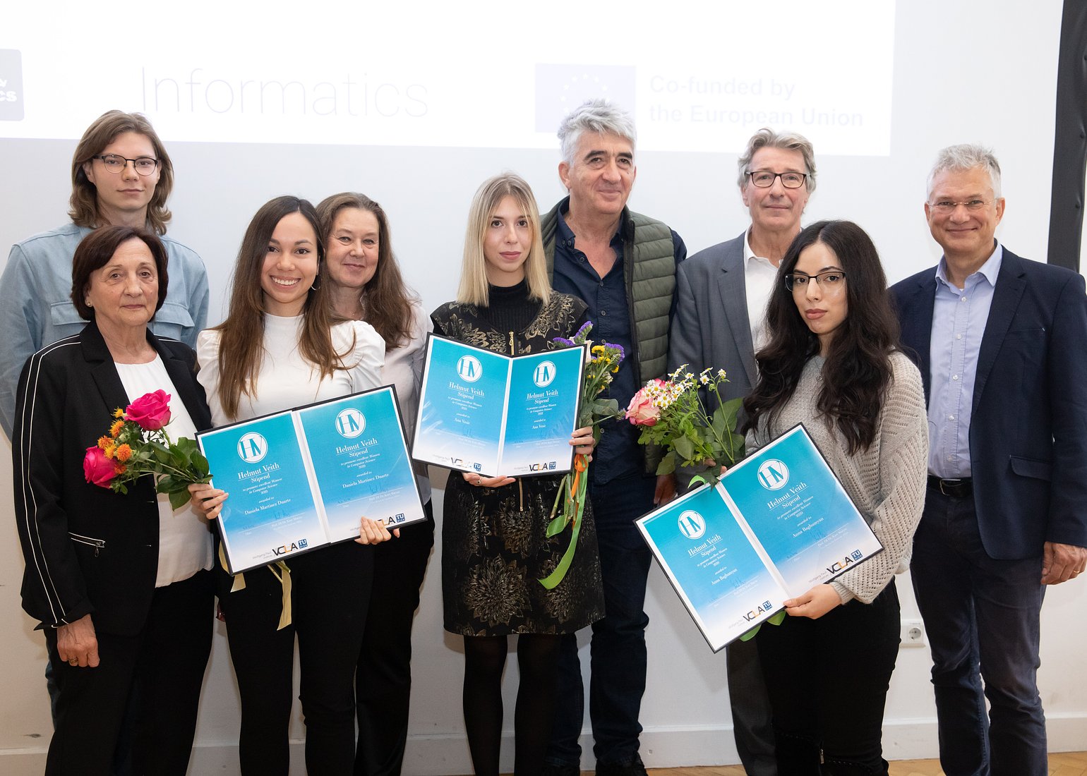 Nikita Veith, Herta Veith, Daniela Martinez Duarte, Anna Prianichnikova, Ana Vesic and her father, Kurt Matyas, Anna Baghumyan, Norbert Mauser (WPI) (fltr).