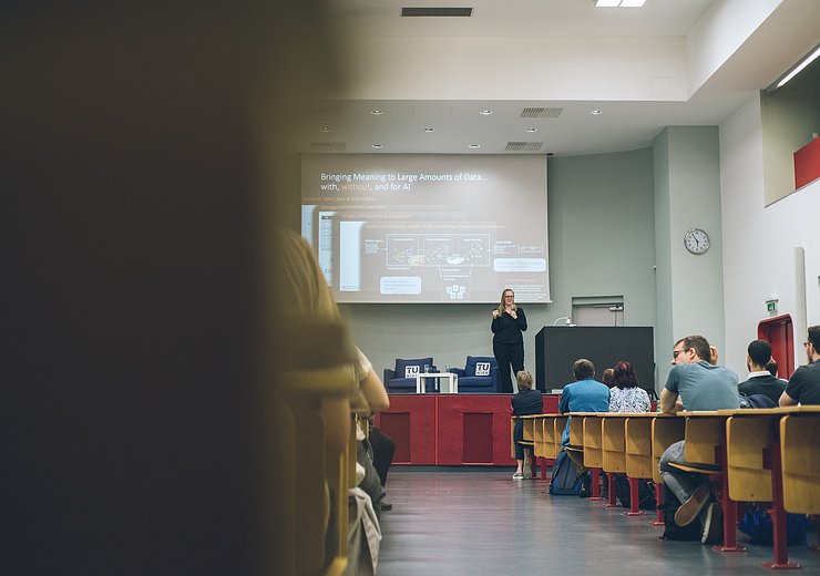 Katja Hose. — Picture: Amélie Chapalain / TU Wien Informatics