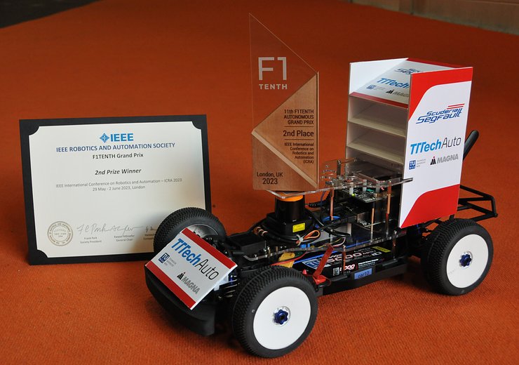 Prize and racing car. — Picture: Andreas Brandstätter / TU Wien Informatics