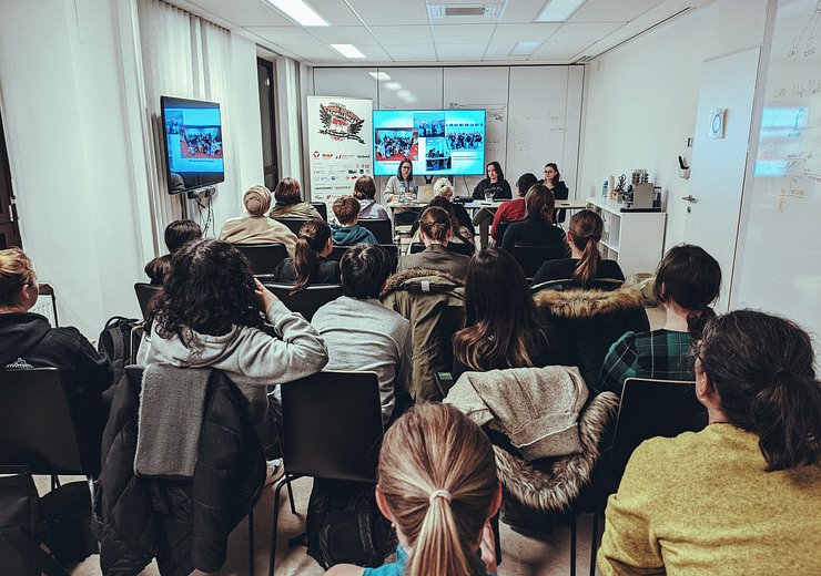 Alexia Konstantinidi, Sarah Nöbauer and Xenia Indra during their workshop. — Picture: Marco Squarcina