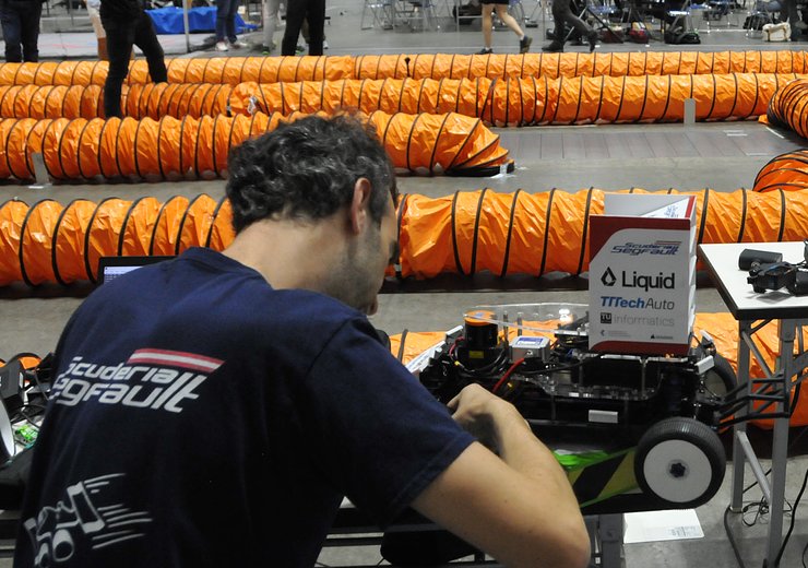 Last minute adjustments — Picture: Elisa Di Cristo/Andreas Brandstätter (TU Wien)