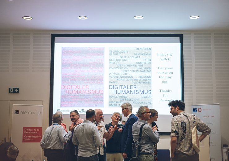 People mingling after the panel discussion — Picture: Amélie Chapalain / TU Wien Informatics