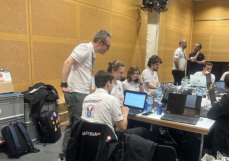 Marco Squarcina strategizing with Team Austria — Picture: TU Wien Informatics