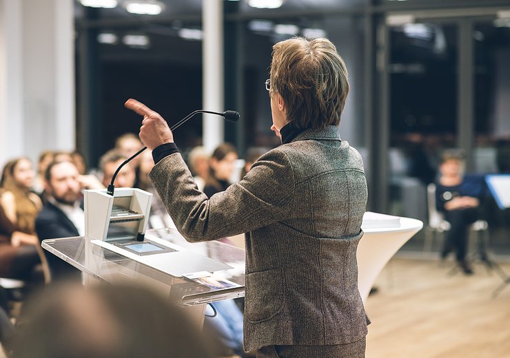 Dean Gerti Kappel welcoming our guests — Picture: Amélie Chapalain / TU Wien Informatics
