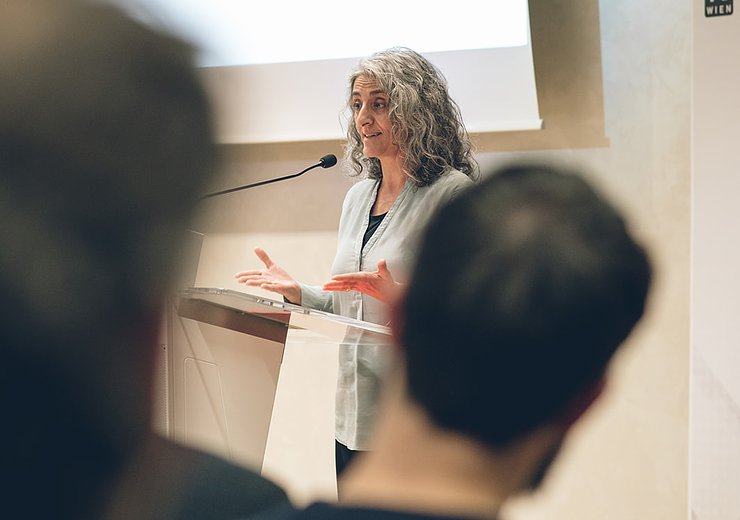 Hilda Tellioglu, Dean of Academic Affairs, introducing our Bachelors With Honors — Picture: Amélie Chapalain / TU Wien Informatics