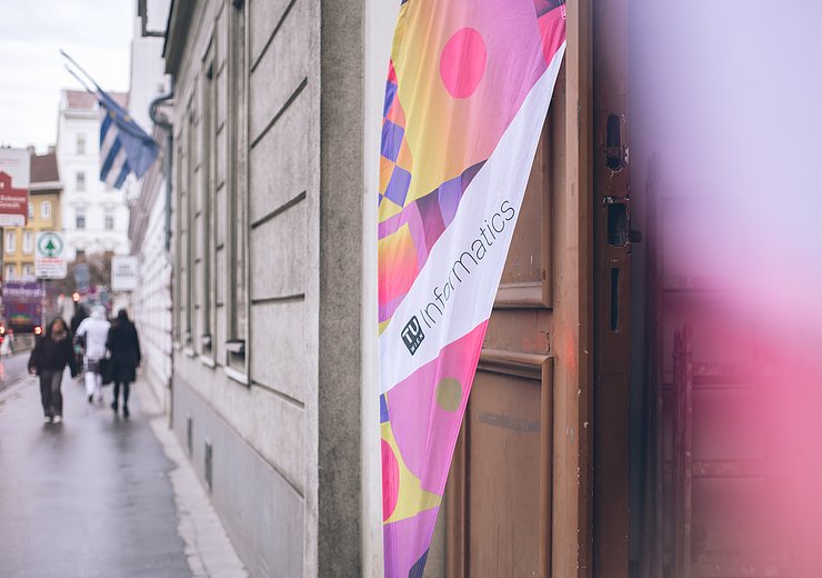 Before the start of the workshop at the entrance of TU Wien Informatics — Picture: Amélie Chapalain / TU Wien Informatics