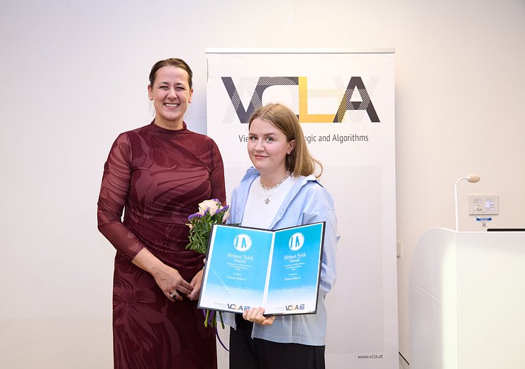 Vice-Rector of Academic Affairs Jasmin Gründling-Riener with Tatiana Beliava — Picture: Nadja Meister / VCLA