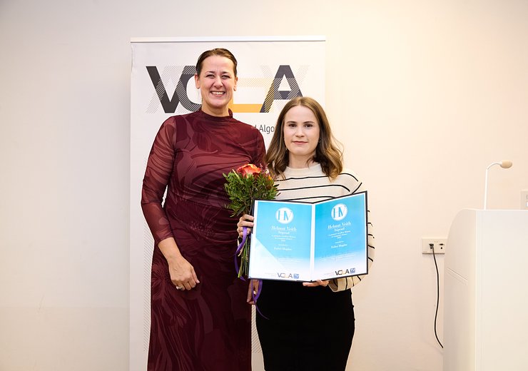 Vice-Rector of Academic Affairs Jasmin Gründling-Riener with Esther Mugdan — Picture: Nadja Meister / VCLA