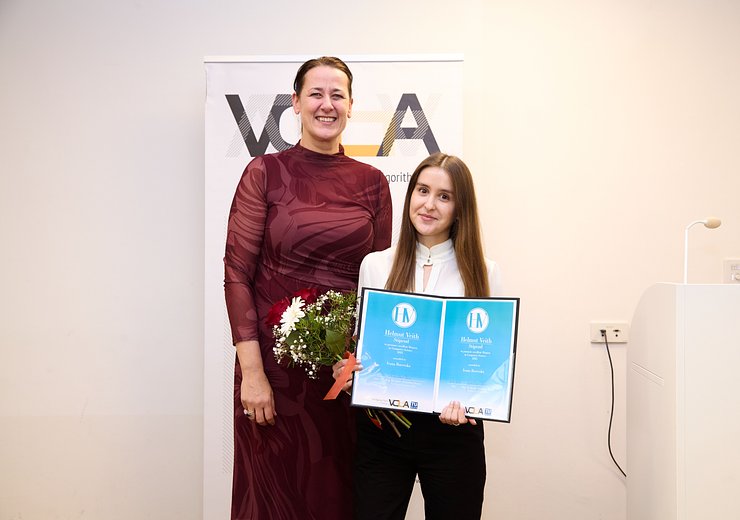 Vice-Rector of Academic Affairs Jasmin Gründling-Riener with Ivana Bocevska — Picture: Nadja Meister / VCLA
