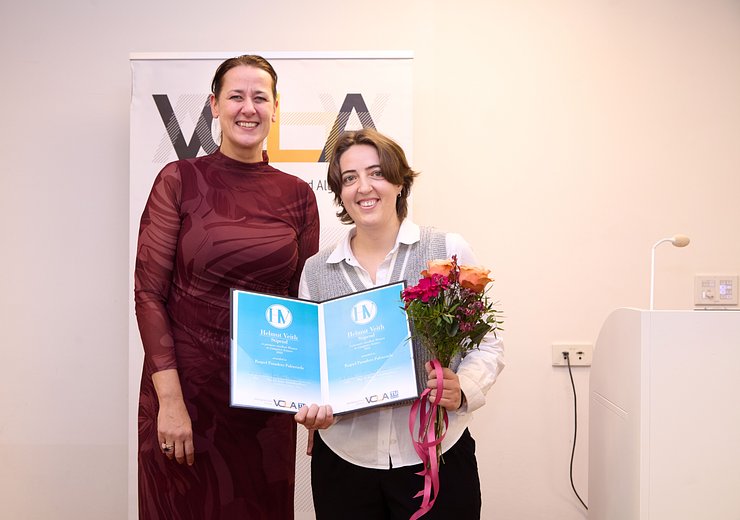 Vice-Rector of Academic Affairs Jasmin Gründling-Riener with Raquel Pandero Palenzuela — Picture: Nadja Meister / VCLA
